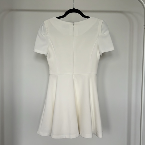 💟 White Cocktail Dress - Picture 2 of 9